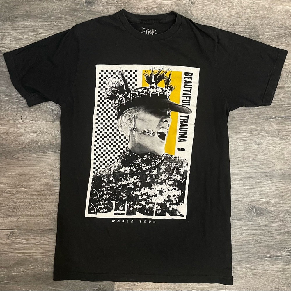 Pink ‘Beautiful Trauma' 2019 World Tour Graphic Tee size M